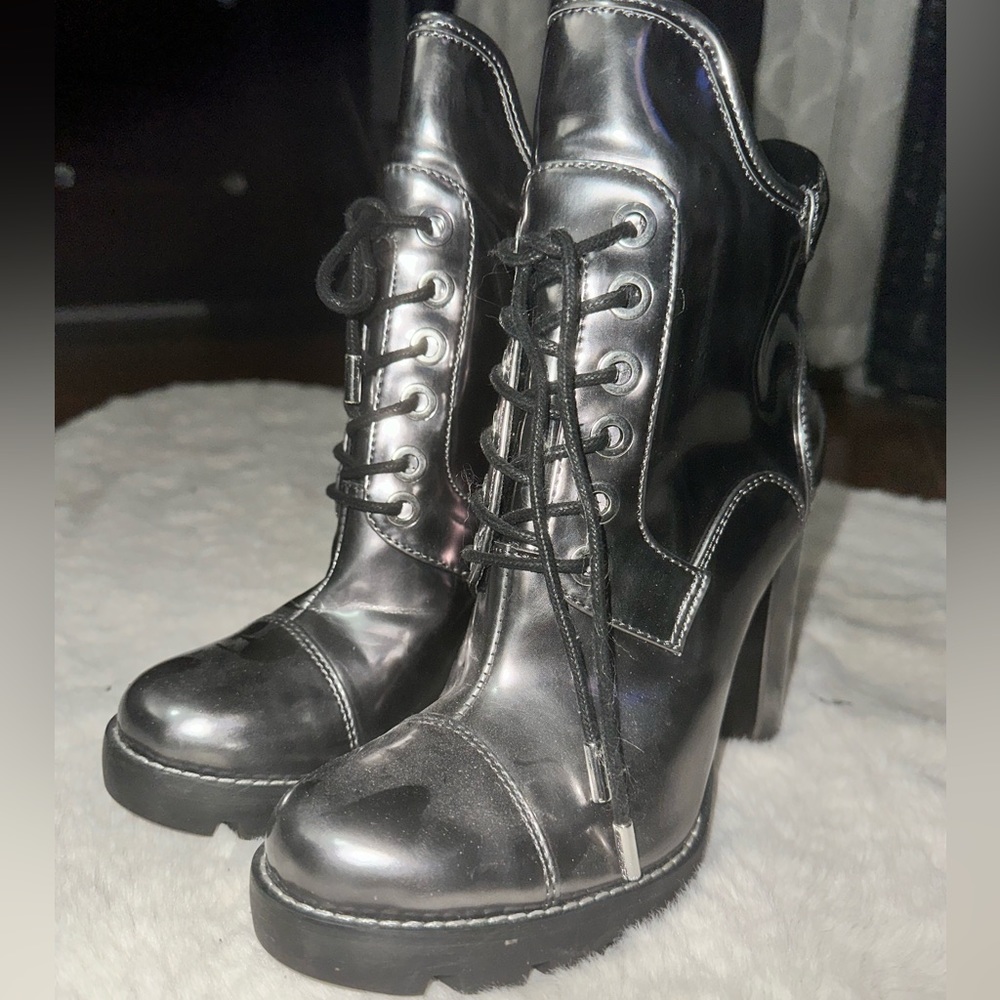 Metallic Guess boots